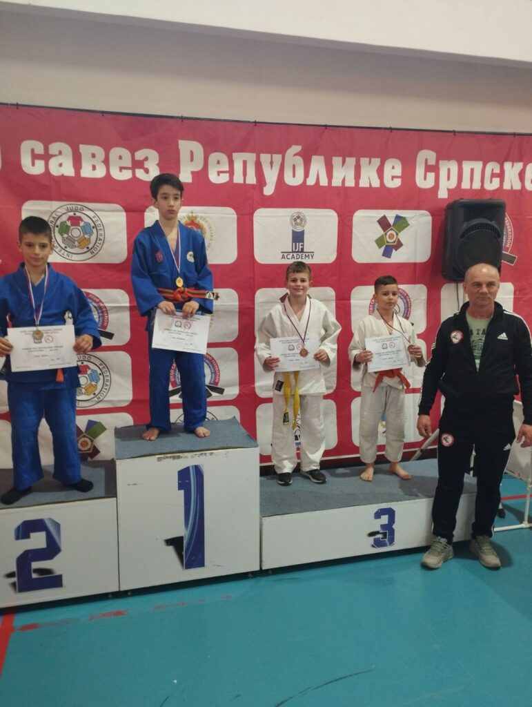 10-771x1024 Пехар у рукама џудиста Гацка- најбоља екипа Републике Српске