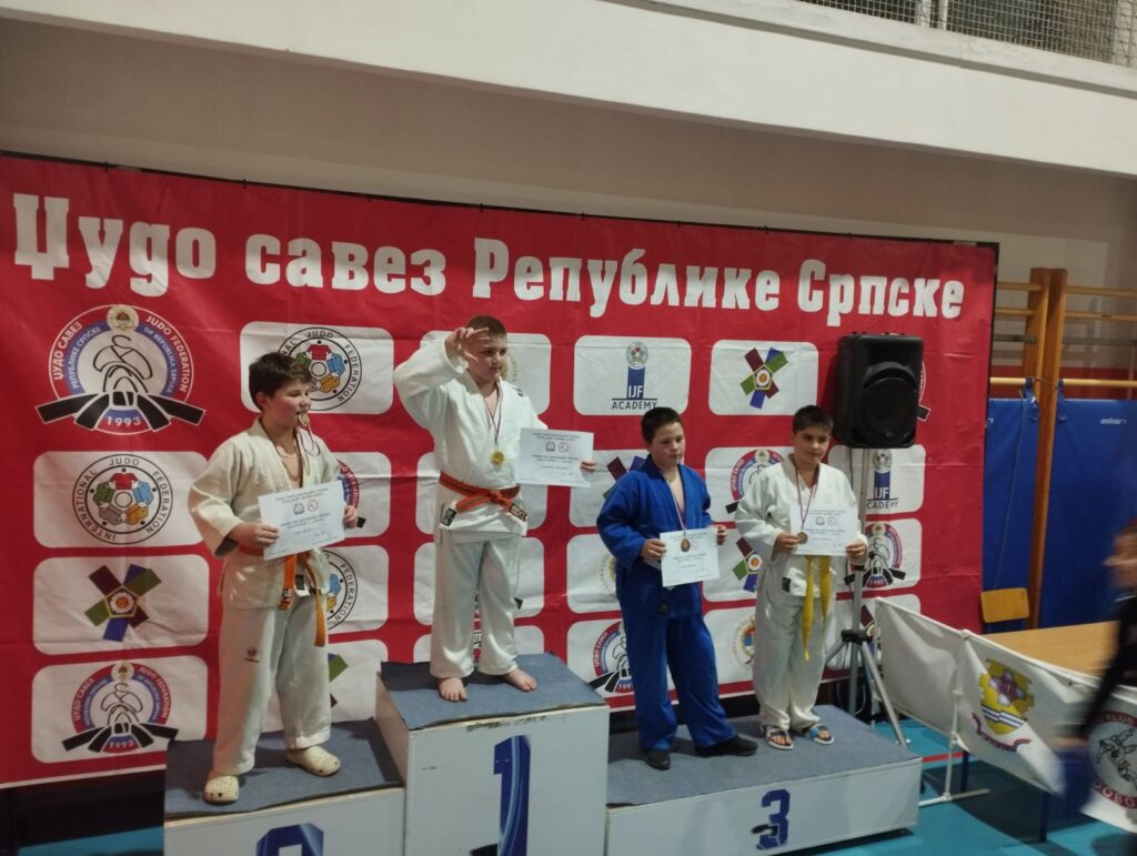 2-1024x771 Пехар у рукама џудиста Гацка- најбоља екипа Републике Српске