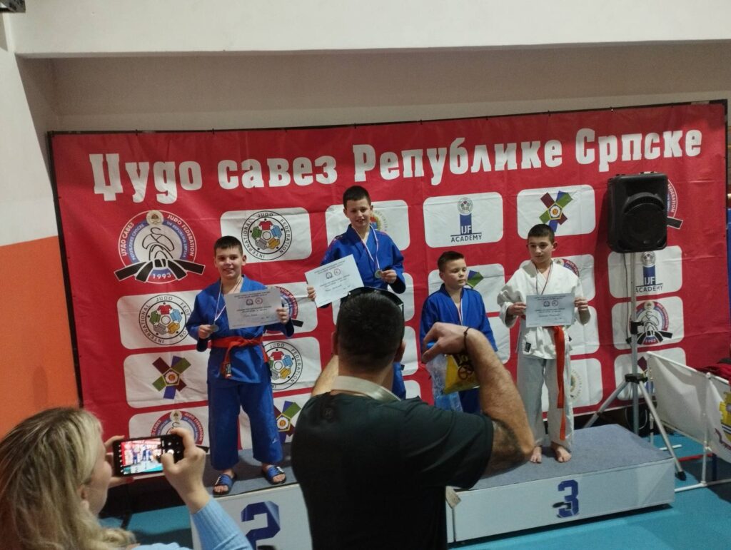 4-1024x771 Пехар у рукама џудиста Гацка- најбоља екипа Републике Српске