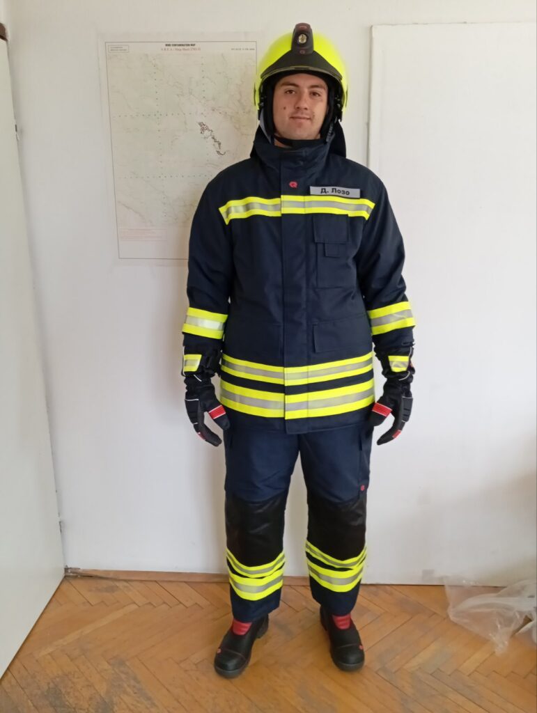 IMG-3b99ad5d5bd599b198ee948ca91d7e14-V-771x1024 Deset novih uniformi za gatačke vatrogasce