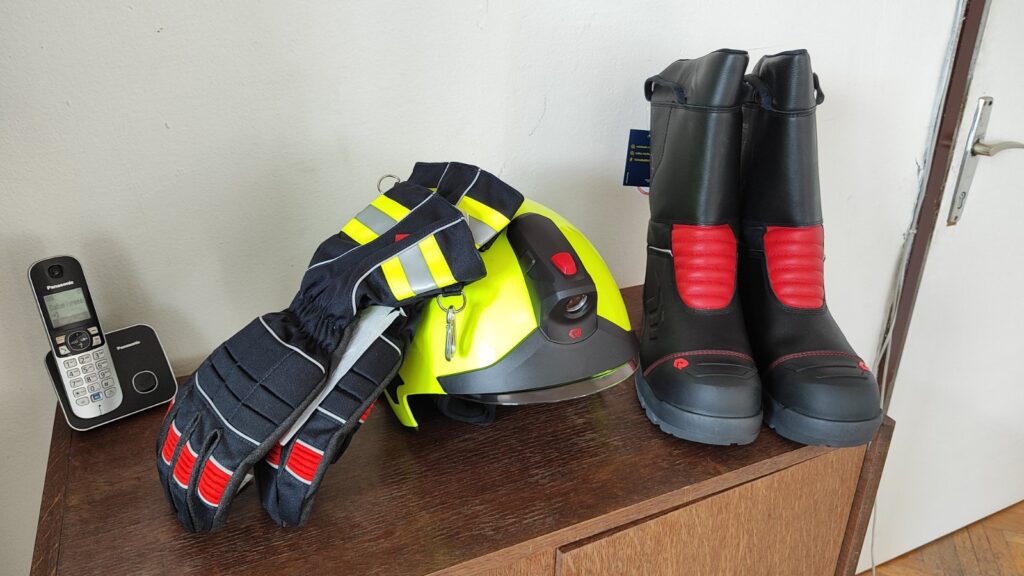 IMG-ccffb40dabcc136ac37a2ee11325ea14-V-1024x576 Deset novih uniformi za gatačke vatrogasce