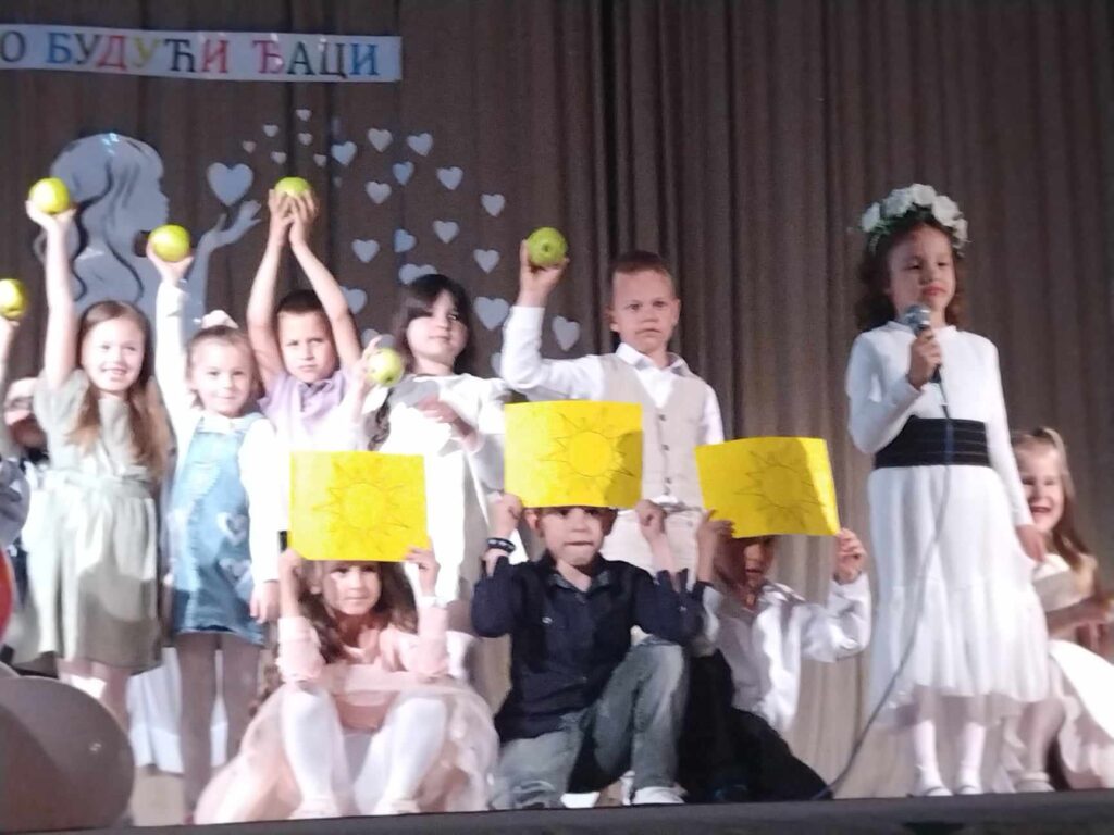 442476722_814526380633196_1824883146009736766_n-1024x768 Дјечији вртић синоћ испратио још једну генерацију малих матураната