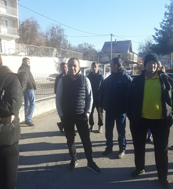 Avtovac-1 Родитељи ученика незадовољни гријањем школе у Автовцу