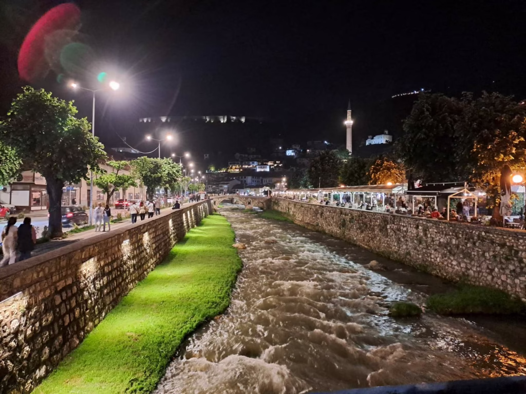 Prizren-nocu-1024x768 Srednjoškolac Petar Bošković- od Gacka do Prizrena