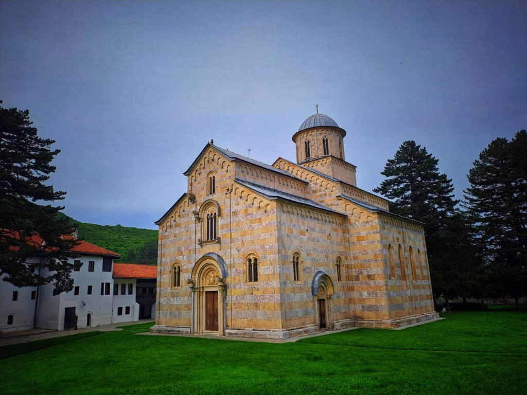 Visoki-Decani-1024x768 Srednjoškolac Petar Bošković- od Gacka do Prizrena