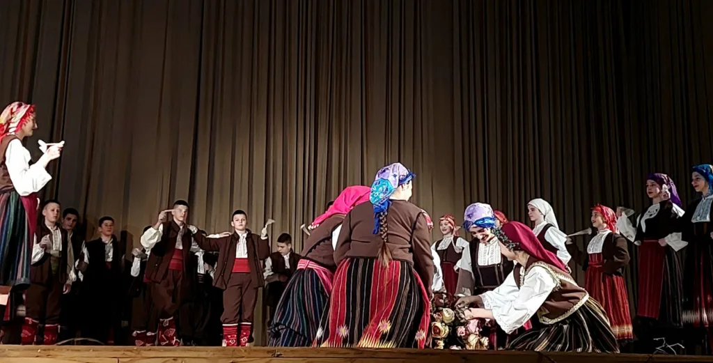 IMG-4c3676a0846a69297cc7b1b388ce420d-V2-1024x521-jpg Чланови драмске секције припремили богат програм поводом Међународног дана матерњег језика