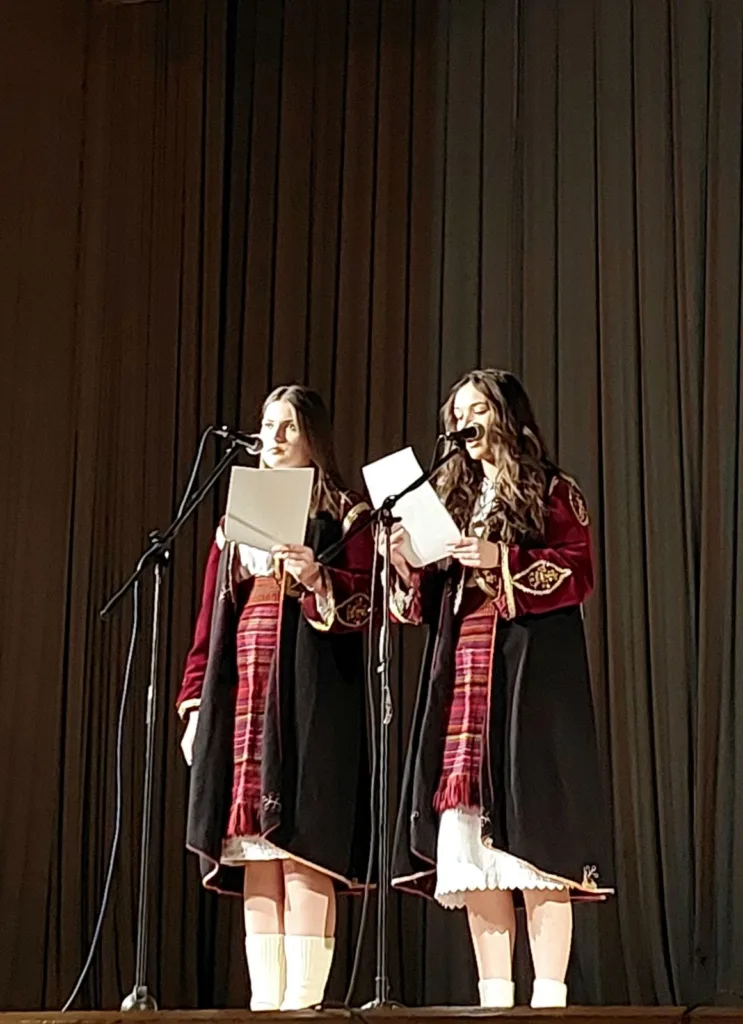 IMG-ab205787e620444db7fae34674e44fe7-V1-743x1024-jpg Чланови драмске секције припремили богат програм поводом Међународног дана матерњег језика