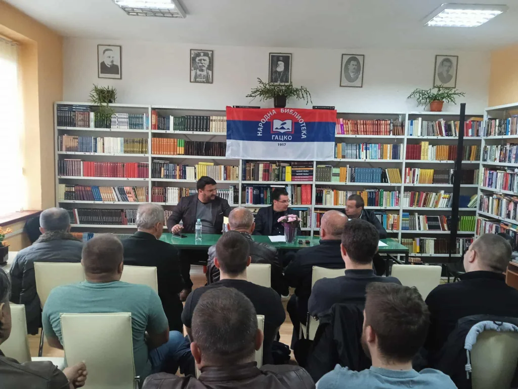 grdjic-publika-1-1024x768-jpg Promovisana monografija o Vasilju Grđiću