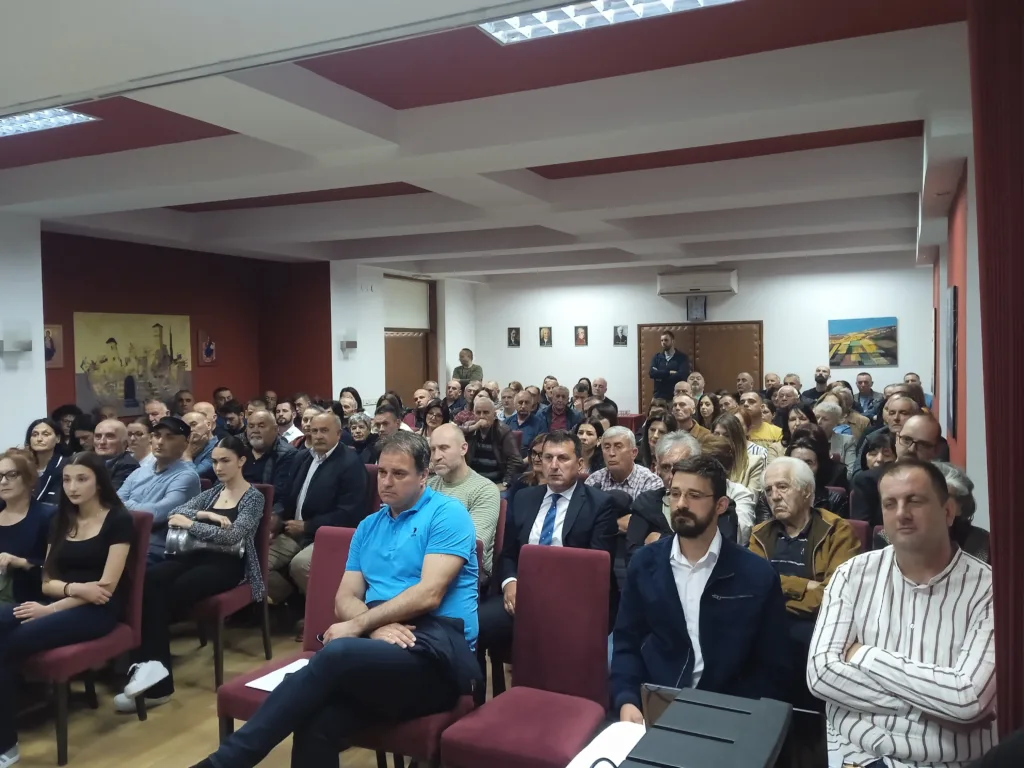 1-3-1024x768-jpg Predstavljena knjiga „Životni pogledi“ Momčila Koprivice u Parohijskom domu
