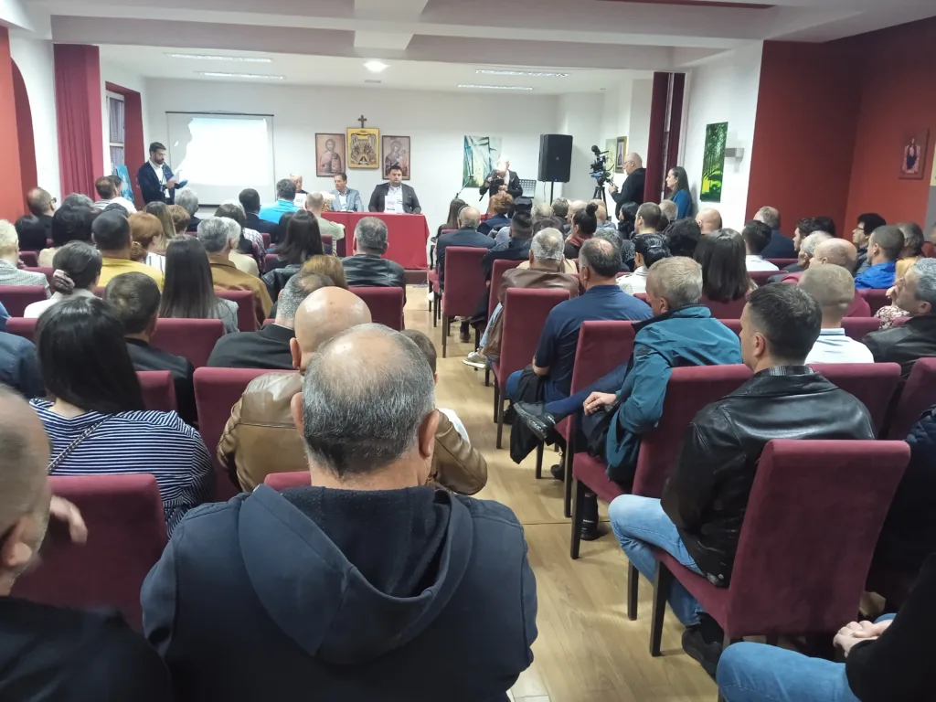 3-1-1024x768-jpg Predstavljena knjiga „Životni pogledi“ Momčila Koprivice u Parohijskom domu