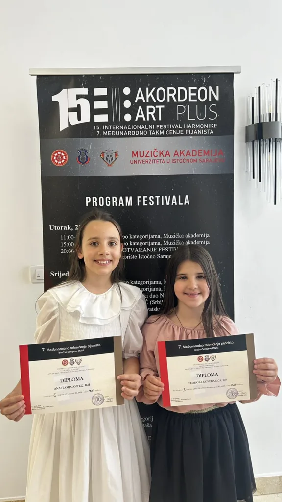 teodora-i-Anastasija-1-576x1024-jpg VELIKI USPJEH NAŠIH UČENIKA NA FESTIVALU "AKORDEON ART PLUS 2025"