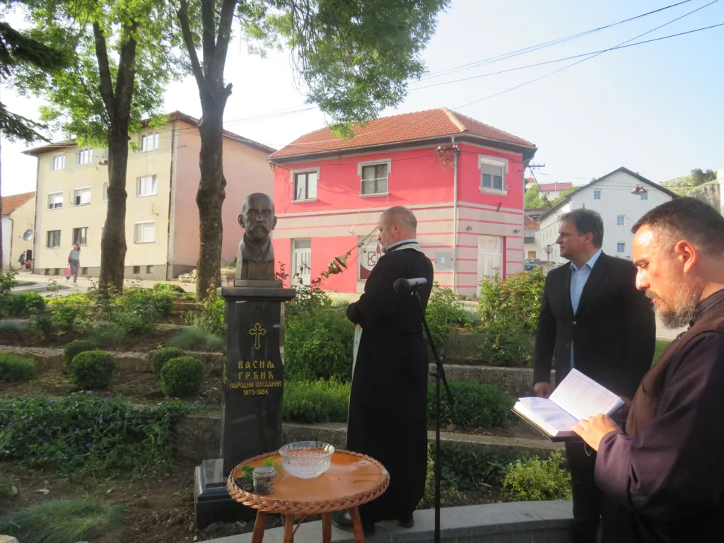 IMG_6424-1024x768-jpg Svečano otkrivena i osveštana spomen bista Gačaninu Vasilju Grđiću