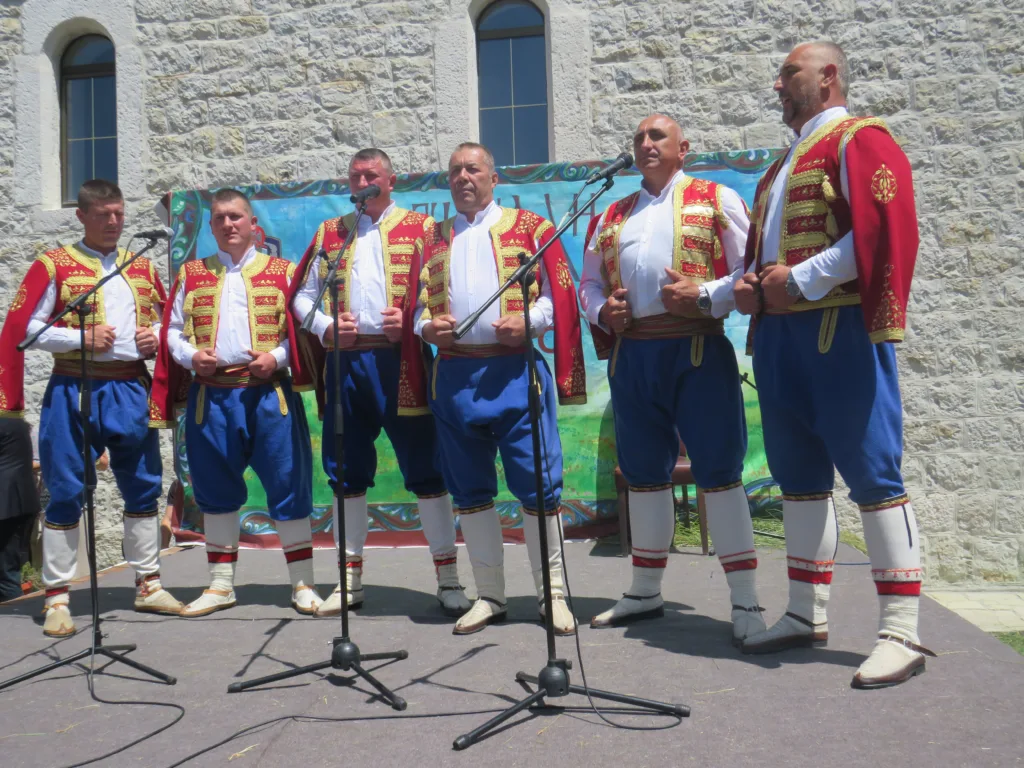 izvorna-grupa-1024x768-jpg Gacko proslavilo Trojčindan