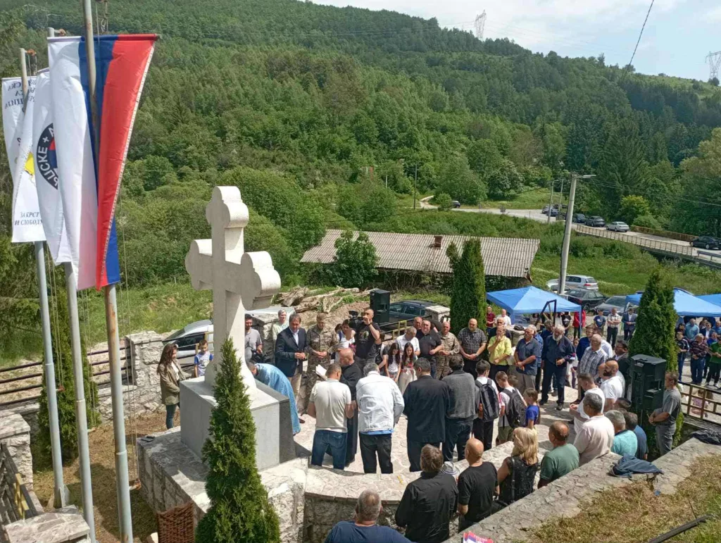 spomenik-1024x771-jpg U Dobrom Polju služen pomen junacima Gatačke brigade
