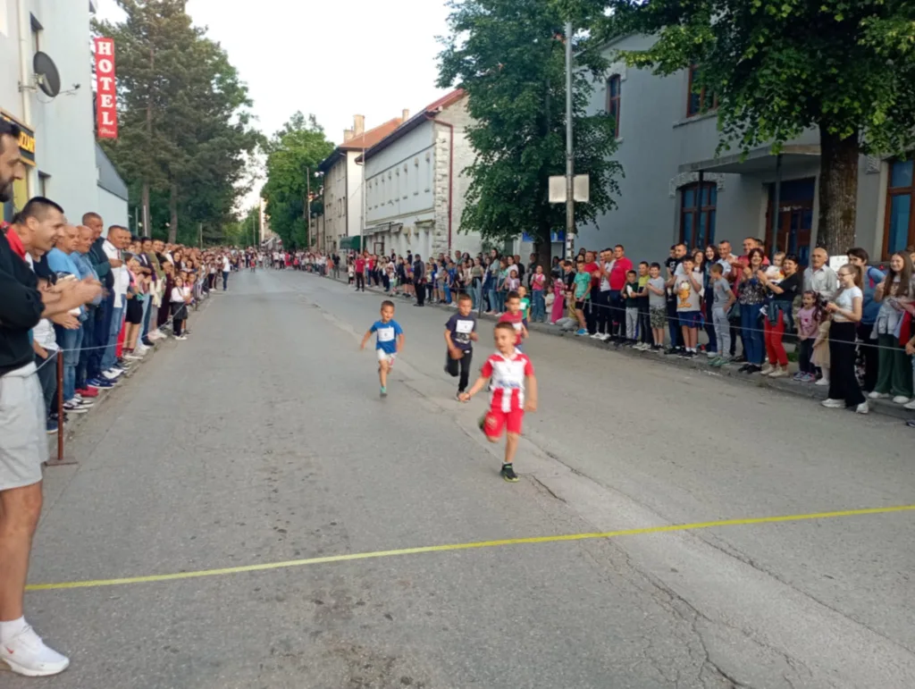 ulicne-2-1024x771-jpg Održane jubilarne 20. „Ulične trke Gacko 2025“