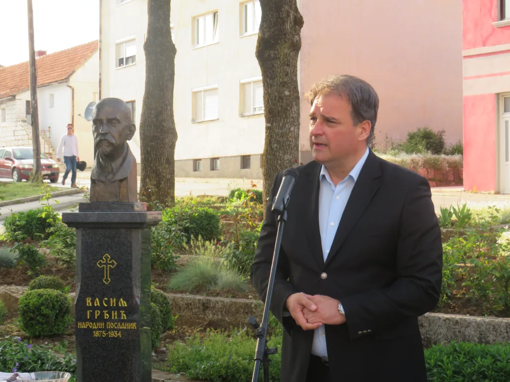 vukota-1024x768-jpg Svečano otkrivena i osveštana spomen bista Gačaninu Vasilju Grđiću