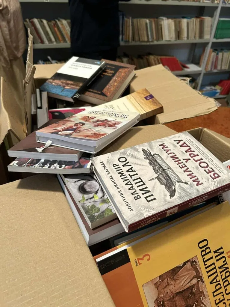 BIBL-2-jpg Библиотека Матице српске поклонила књиге Народној библиотеци Гацко