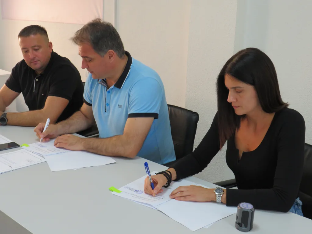 Petkovic-1024x768-jpg Potpisani ugovori sa udruženjima civilnog društva