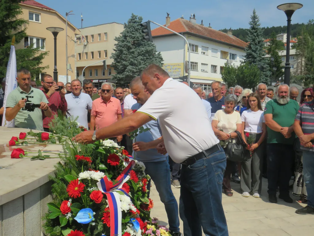 cvijece-2-1024x768-jpg Obilježen Dan Gatačke brigade