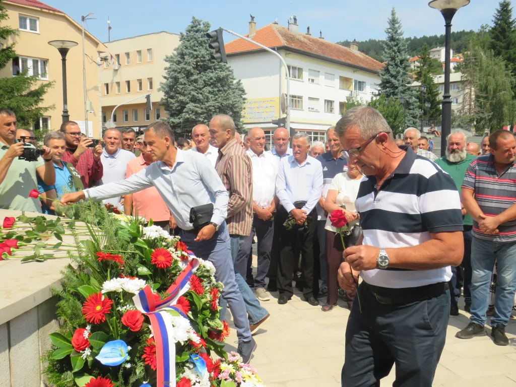 cvijece-3-1024x768-jpg Obilježen Dan Gatačke brigade