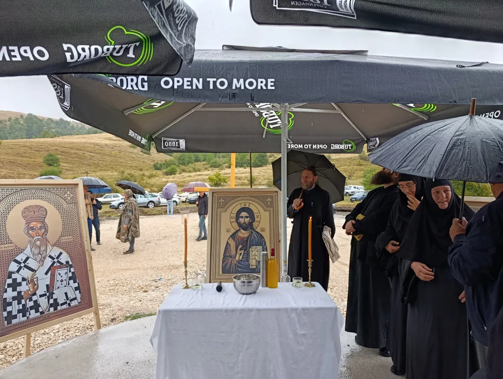 1756642271904-1024x771-jpg Кокорина: освештани темељи Храма Светог Василија Острошког