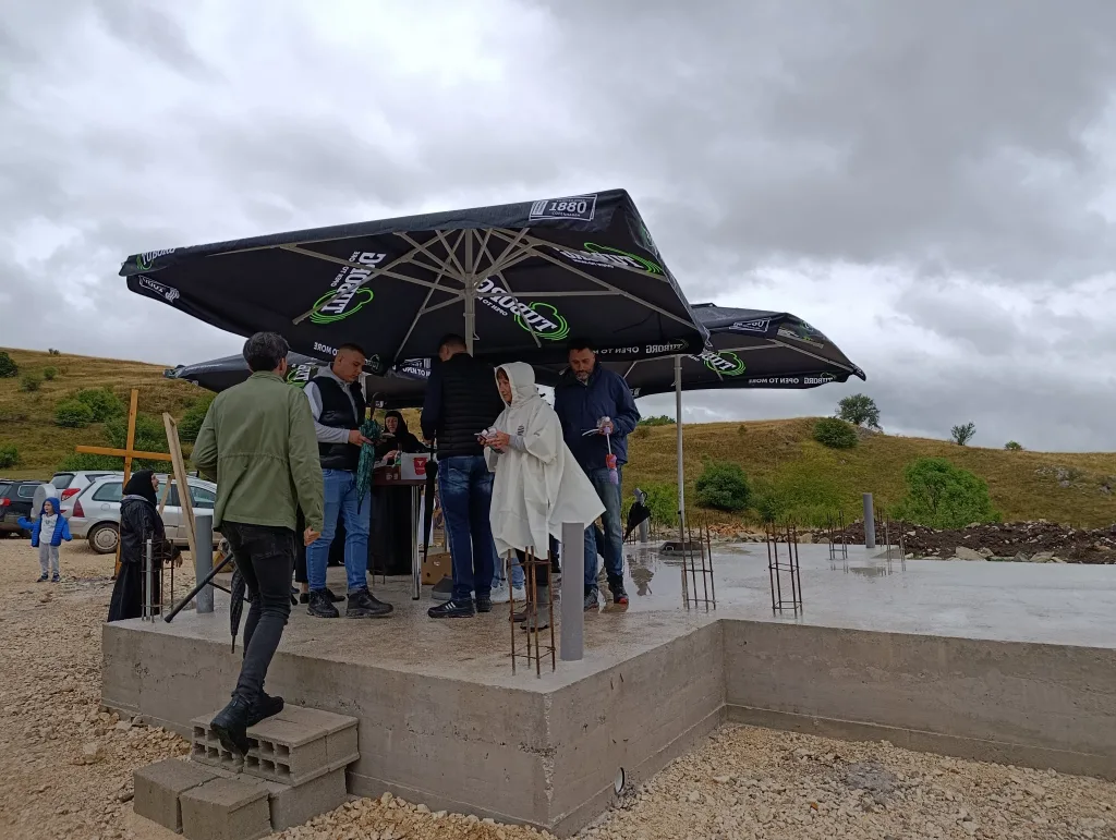 1756642483339-1024x771-jpg Кокорина: освештани темељи Храма Светог Василија Острошког