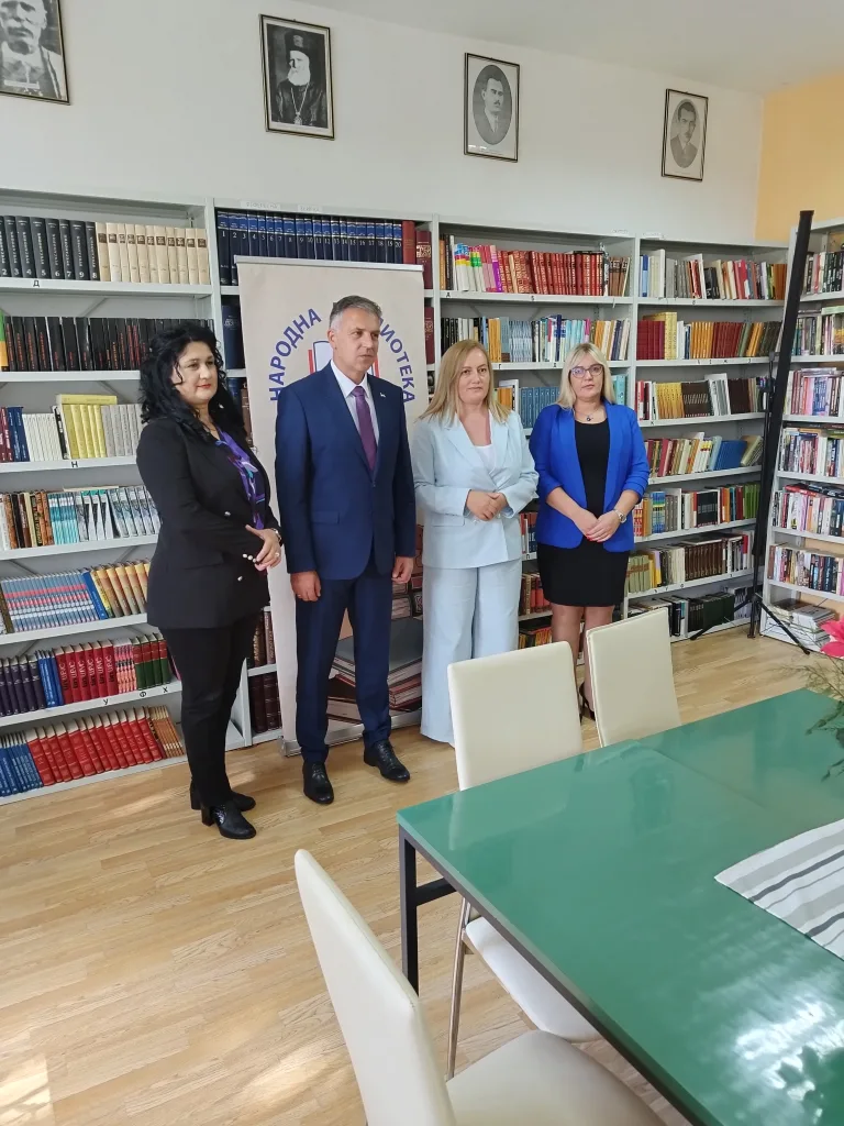 1758803256697-768x1024-jpg Mинистар просвјете и културе у Влади Републике Српске Боривоје Голубовић данас  посјетио СШЦ „Перо Слијепчевић“ и Народну библиотеку  у Гацку