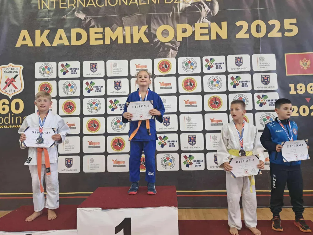 Vasilije-1024x768-jpg Наши џудисти се окитили медаљама у Никшићу