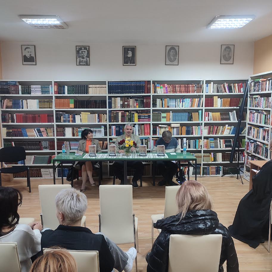 2-2 Predstavljena knjiga "Sa margine u visine"