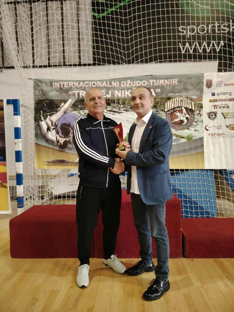 Dodjela-pehara-768x1024-jpg Џудисти Гацка успјешни у Никшићу – 15 медаља и пехар у рукама наших пионира