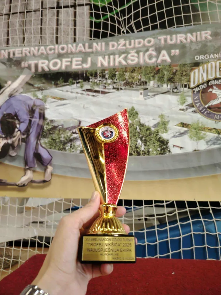 Pehar-768x1024-jpg Џудисти Гацка успјешни у Никшићу – 15 медаља и пехар у рукама наших пионира