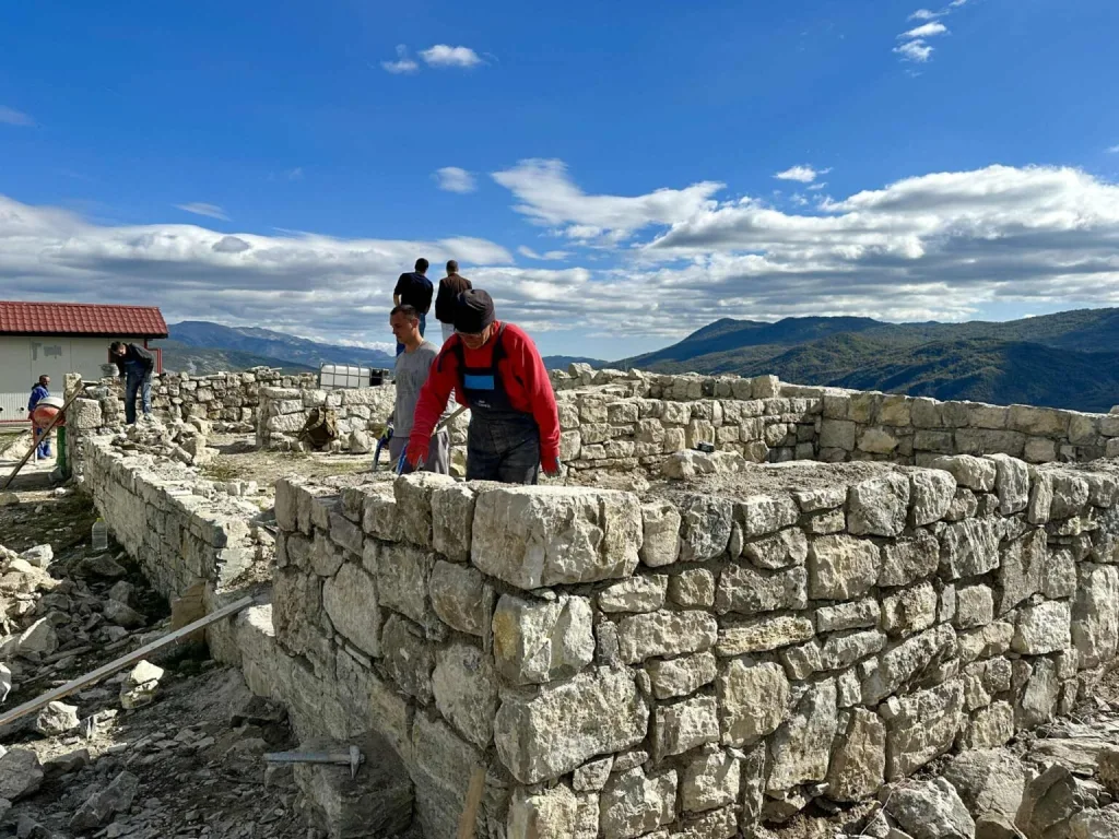 gat3-1536x1152-1-1024x768-jpg Brdo Gat - Park prirode i Spomen-park