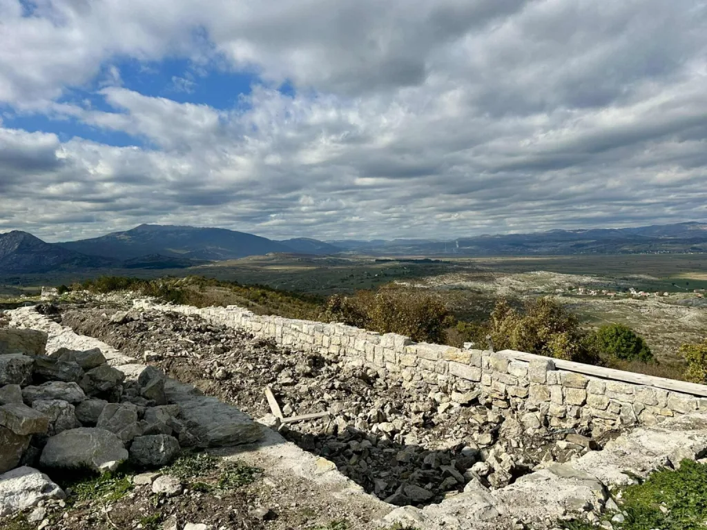 gat5-1536x1152-1-1024x768-jpg Brdo Gat - Park prirode i Spomen-park