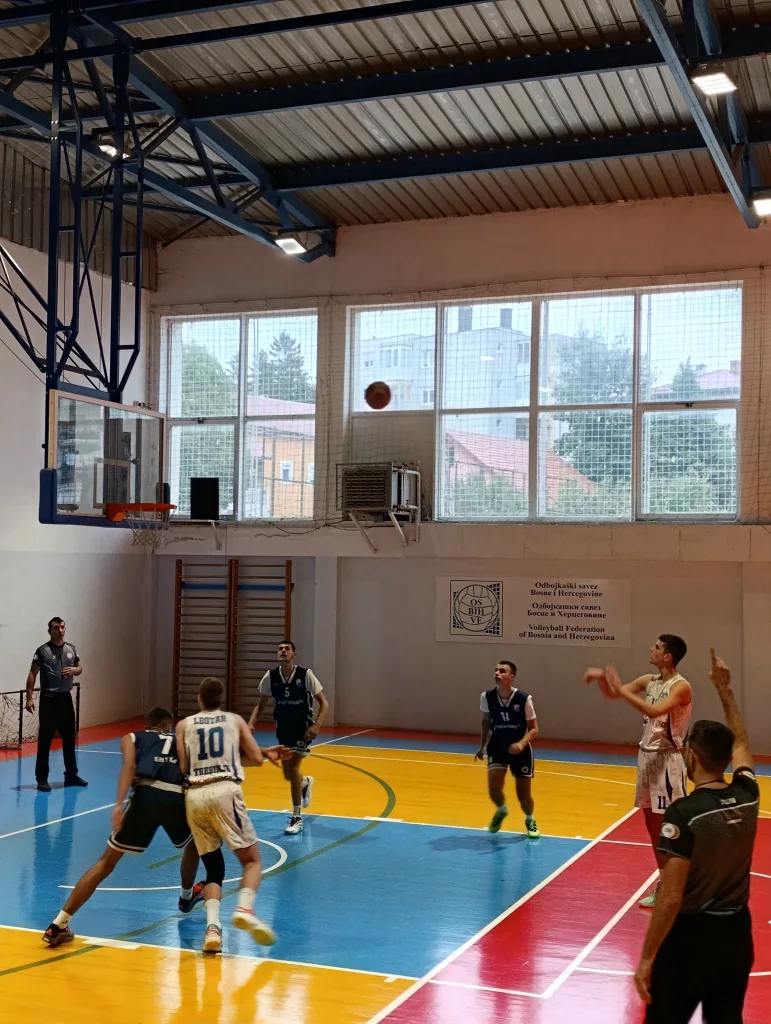 igra-2-2-771x1024-jpg Košarkaški jubileji u znaku 1. Memorijalnog turnira Mićan Adžić