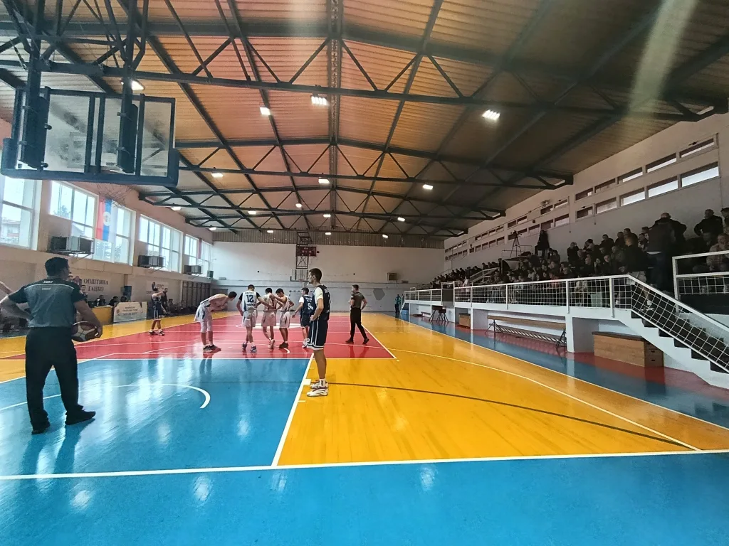 publika-2-1024x768-jpg Košarkaški jubileji u znaku 1. Memorijalnog turnira Mićan Adžić