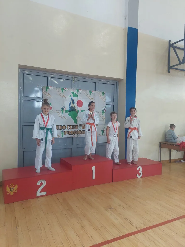 s-1-768x1024-jpg Gačani blistali u Podgorici – Devet medalja na turniru „Dr. Šćepan Simanić 2025“