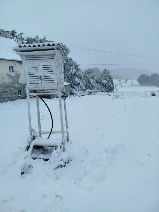 snijeg-1-jpg Zabijeljelo i na Čemernu