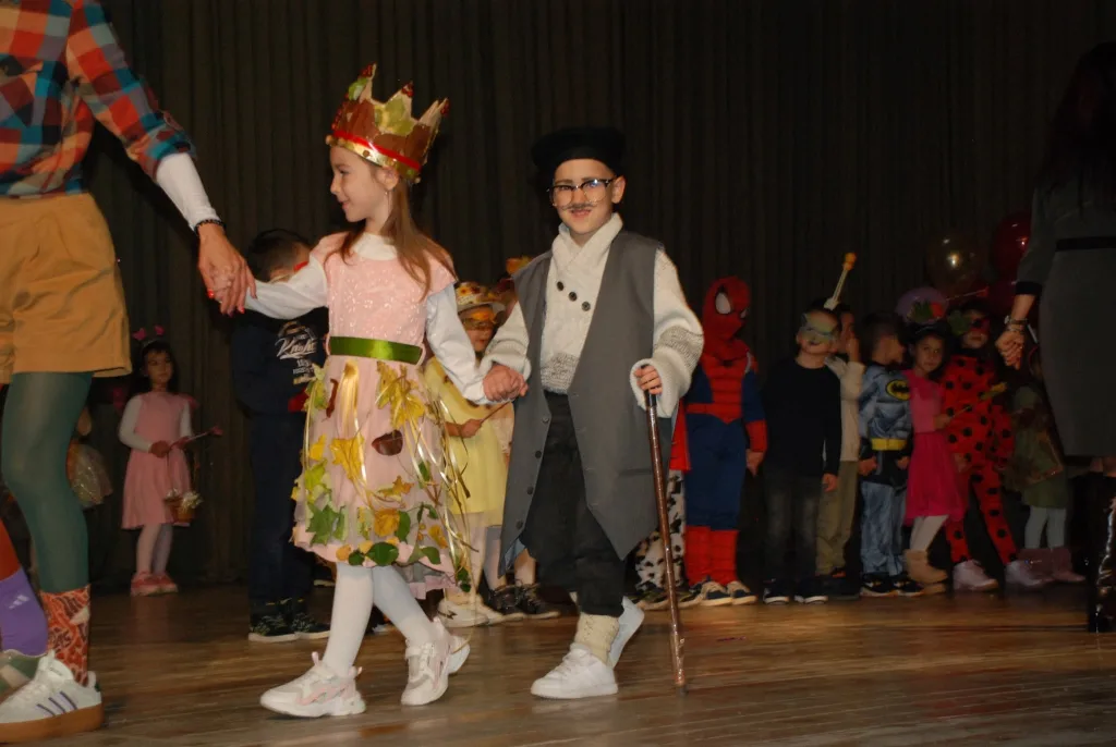 FB_IMG_1762622908262-1024x686-jpg Маскенбал  – празник маште и радости