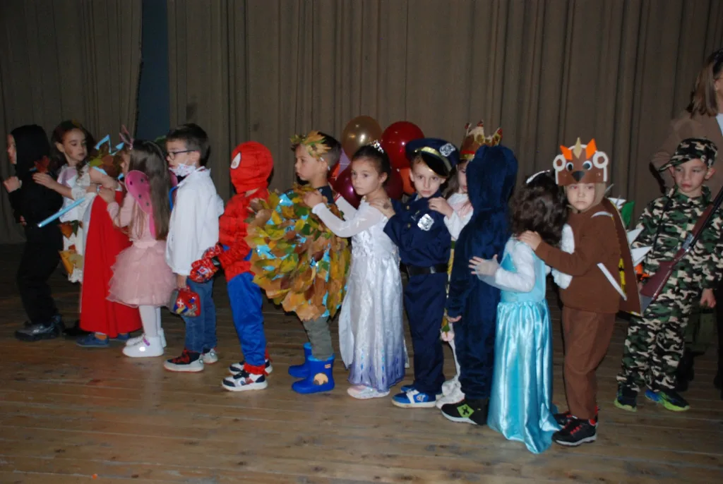 FB_IMG_1762623006079-1024x686-jpg Маскенбал  – празник маште и радости