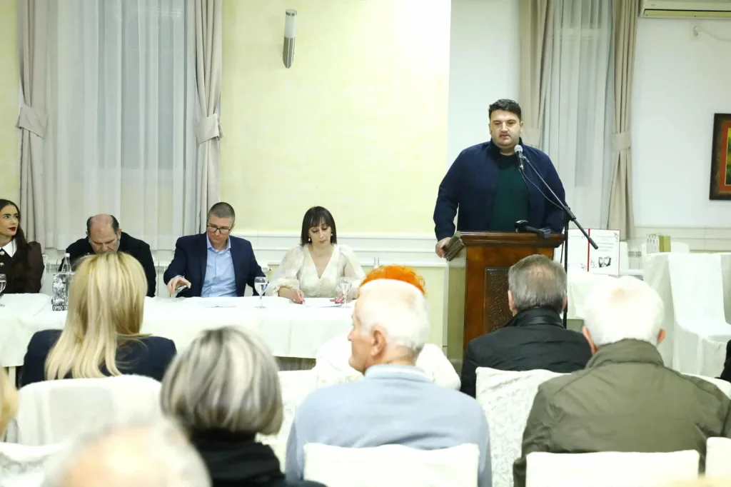 Facebook_creation_899EDD82-44A0-40D3-8426-FE125E5CAA96-1024x682-jpeg Алексију Гргуру прва награда на поетском конкурсу "Без граница"