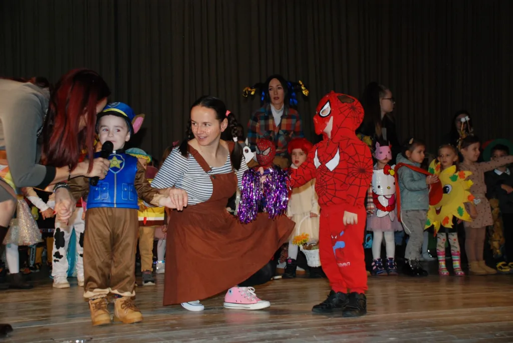 IMG-6db4a1e3c3e975f94a5437974478ed08-V-1024x685-jpg Маскенбал  – празник маште и радости