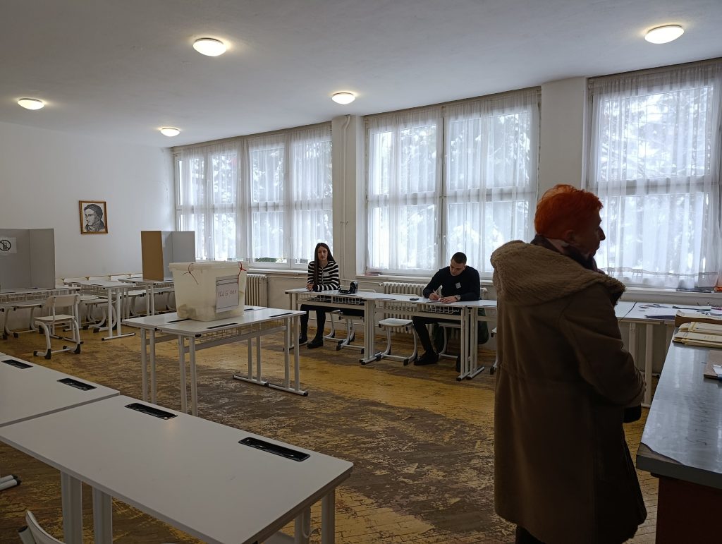 Izbori-2-1024x771 Izlaznost do 15 časova u Gacku 31,19%