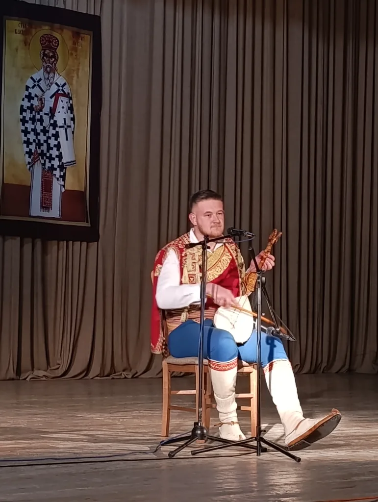 bozo-771x1024-jpg У Гацку одржано хуманитарно вече гусала и епске поезије у част Тешана Подруговића