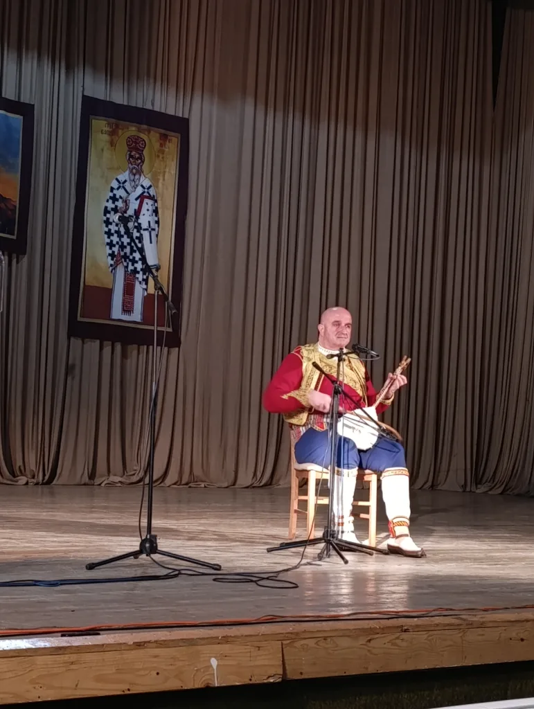 cuca-771x1024-jpg У Гацку одржано хуманитарно вече гусала и епске поезије у част Тешана Подруговића