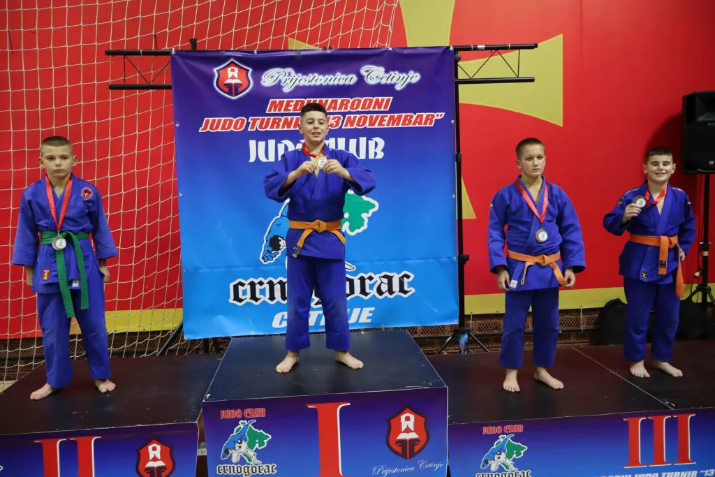 d3016419-a4d5-4fae-8d1a-94b527d860c4-1024x683-jpg Гачани поново на постољу – 14 медаља на турниру у Цетињу