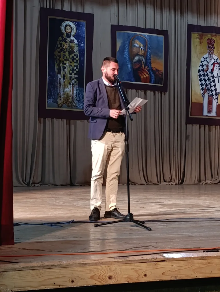 pjesnik-771x1024-jpg У Гацку одржано хуманитарно вече гусала и епске поезије у част Тешана Подруговића