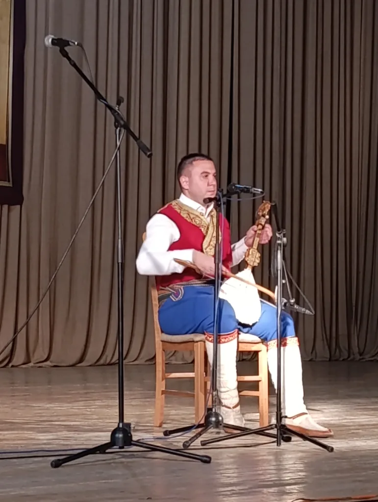 radan-771x1024-jpg У Гацку одржано хуманитарно вече гусала и епске поезије у част Тешана Подруговића