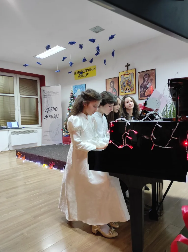 1766476655049-766x1024-jpg Сјајним Новогодишњим концертом ученици ОМШ „Свети Роман Мелод“ донијели дух празника у Гацко