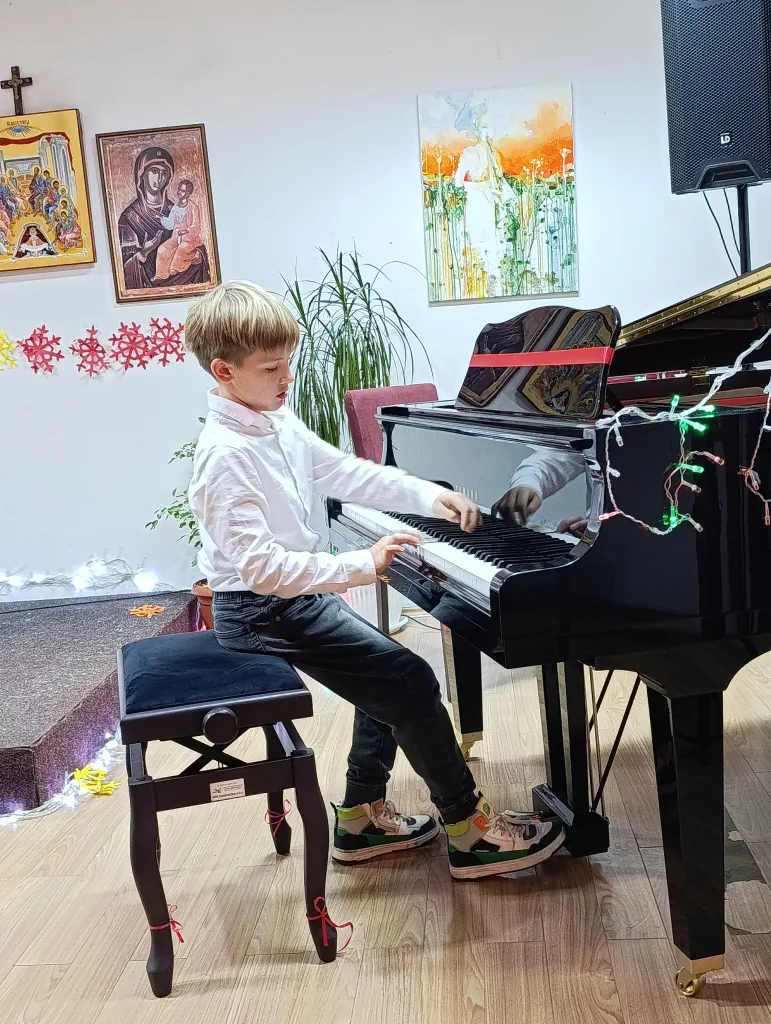 1766476966950-771x1024-jpg Сјајним Новогодишњим концертом ученици ОМШ „Свети Роман Мелод“ донијели дух празника у Гацко