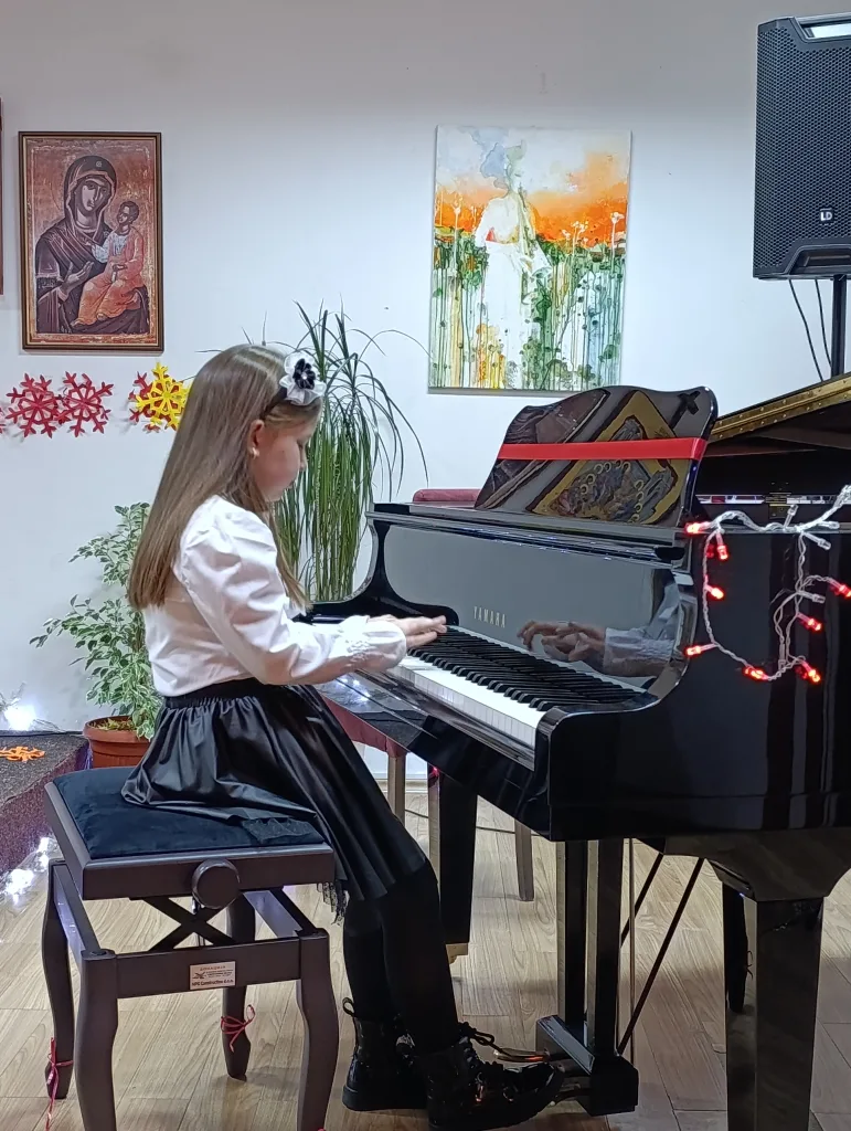 1766477106802-771x1024-jpg Сјајним Новогодишњим концертом ученици ОМШ „Свети Роман Мелод“ донијели дух празника у Гацко